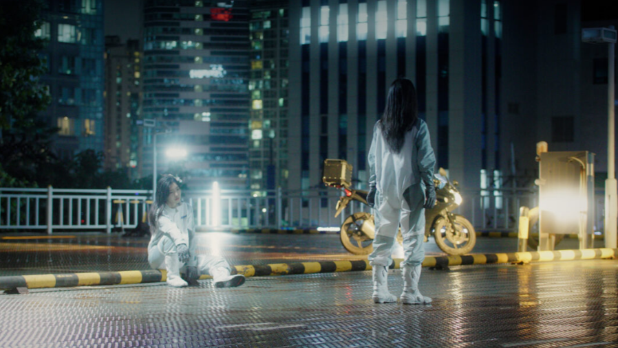 Ayoung Kim: Delivery Dancer's Sphere